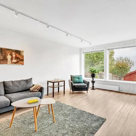 Spacious House In Central Location *