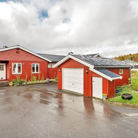 Spacious House In Central Location *